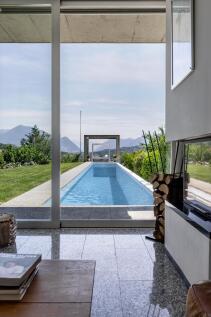 Lounge &amp; Pool