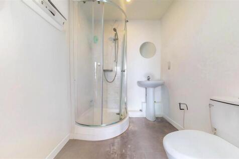 Bathroom 1..jpg