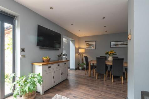 Sitting/Dining Room