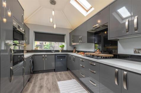 12 - 23 Barugh Lane S75 1LH.jpg