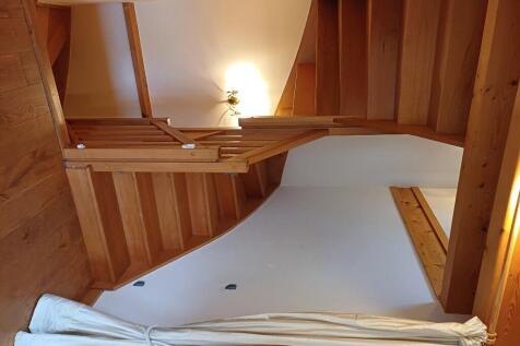Middle floor landing