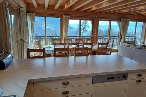 Fitted kitchen