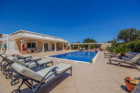Pool/ Terrace