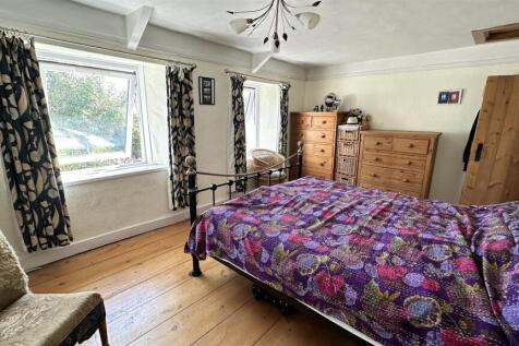 Bedroom 1.jpg