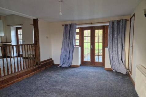 WhatsApp Image 2025-11-19 at 15.30.40_84262a8c.jpg