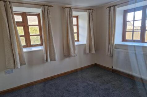 WhatsApp Image 2025-11-19 at 15.30.46_b5f143a4.jpg