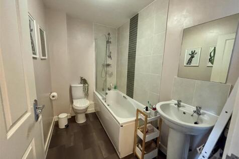 Family Bathroom.jpeg
