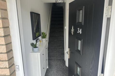 34 Kew Vara Front Entrance.JPEG
