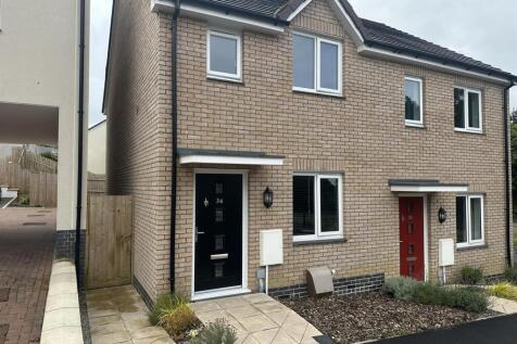 34 Kew Vara House Front.JPEG