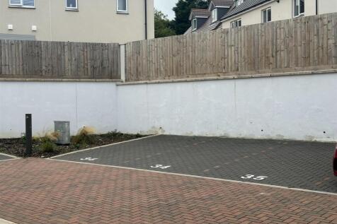34 Kew Vara Parking.JPEG