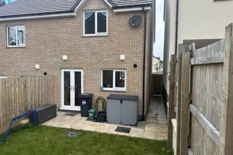 34 Kew Vara Rear Garden 2.JPEG