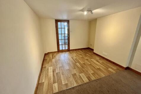 LIVING ROOM / DINER