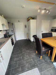 Kitchen 1.jpg
