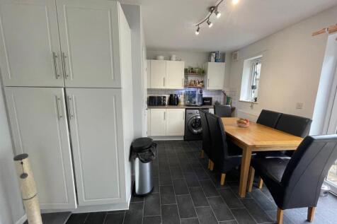 Kitchen 2.jpg