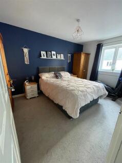 Bedroom 1.jpg