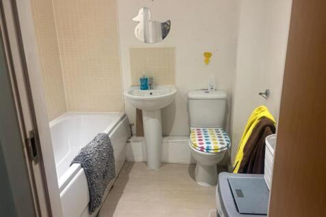 Main Bathroom v2.JPG