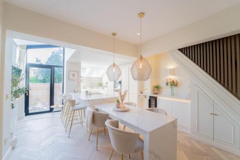 Kitchen / Dining