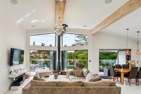 living area.jpeg