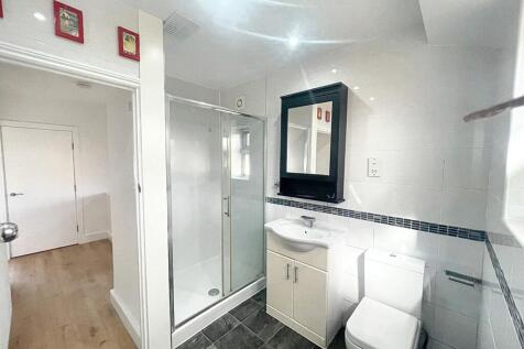 1st Floor Bathroom