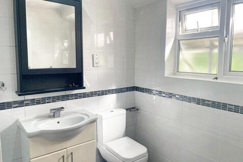 1st Floor Bathroom