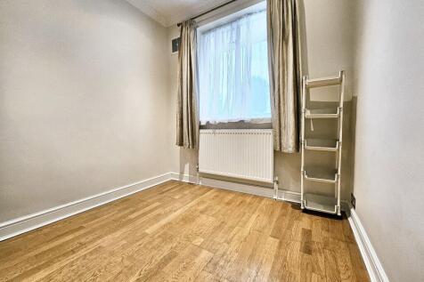SINGLE BEDROOM