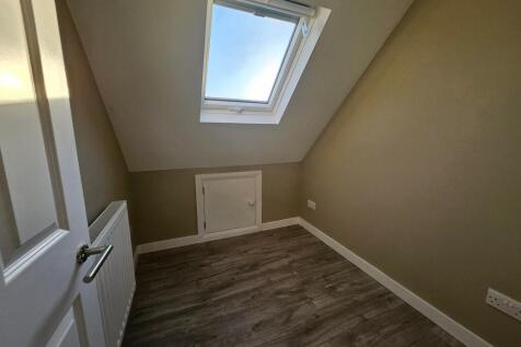 BEDROOM 4 / OFFICE
