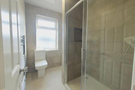 Shared Bathroom Rooms 2,3,4