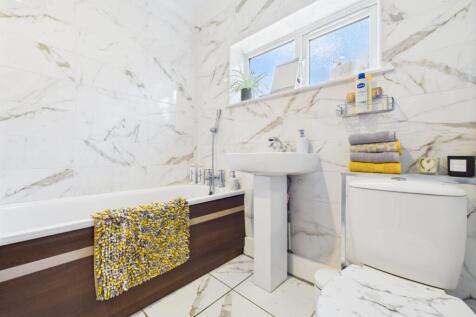 Bathroom (Ground Floor)