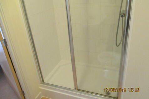 ensuite shower cu...