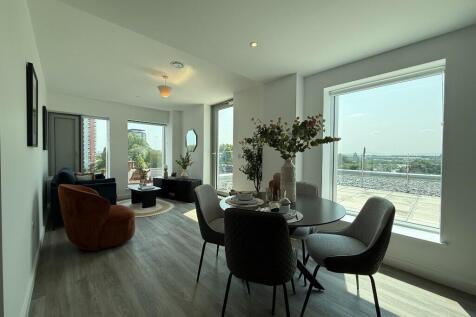 Lounge/Dining