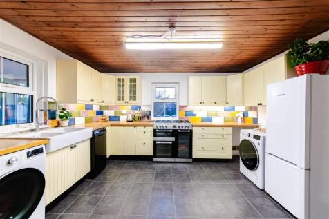 Kitchen /