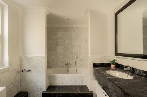 Principal Bathroom
