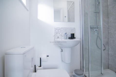 Bedroom 5 Ensuite
