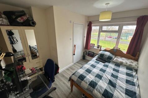 ensuite bedroom no6 first floor