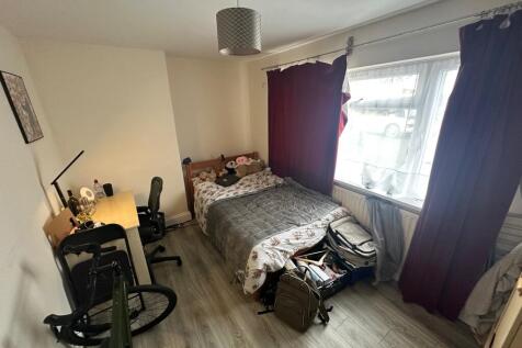 bedroom no 1 ground floor