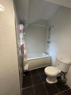 1st floor main bathroom 