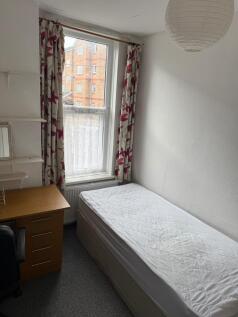 Upstairs back bedroom 