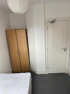 Upstairs back bedroom 