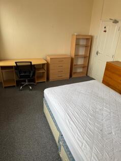 Upstairs front bedroom 