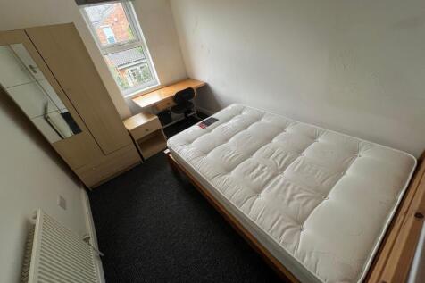 first floor bedroom no2