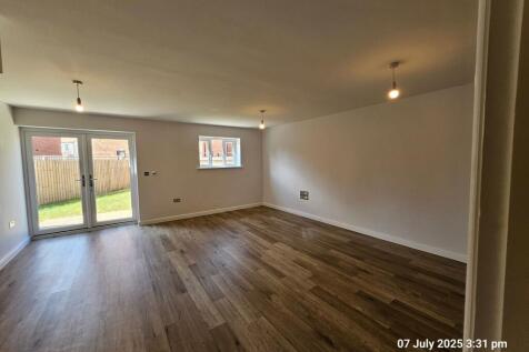 Living Room / Dining area