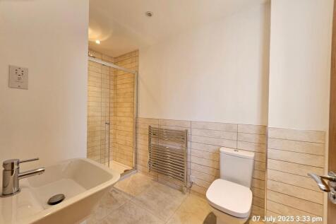 Ensuite to master bedroom
