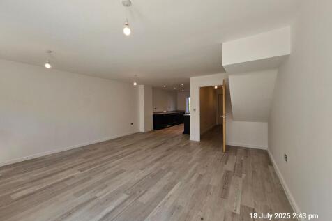 Open Plan Living / Kitchen