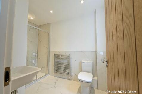 En-Suite to Master Bedroom