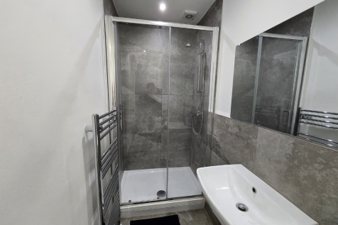 1st Floor Bathroom