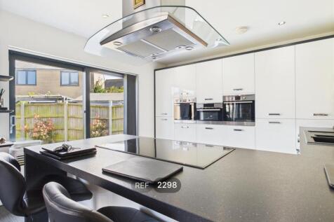 Kitchen / Dining / Living area