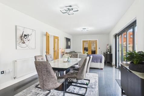 Kitchen / Dining / Living area