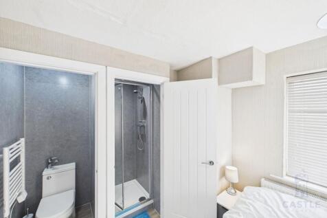 Room 2 Shower and WC