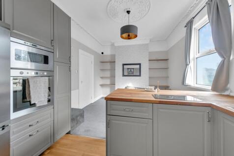 Kitchen / Lounge