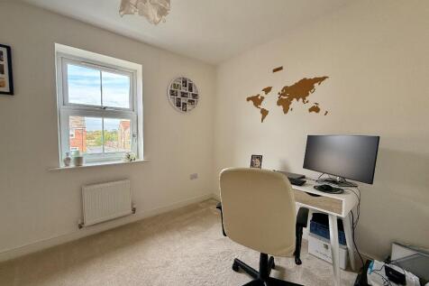 Bedroom 4 / Study